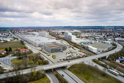 創新驅動未來 全新BMW iX在丁格芬工廠投產，年內上市，引領豪華智能出行新時代